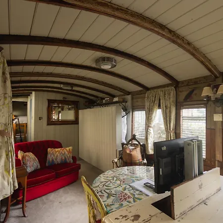 度假居 The Railway Carriage 赫尔姆斯利
